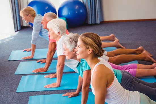 Diseo e imparticin de clases de yoga integral con personas mayores