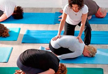 Formación intensiva, diseño de clases de yoga integral con mayores